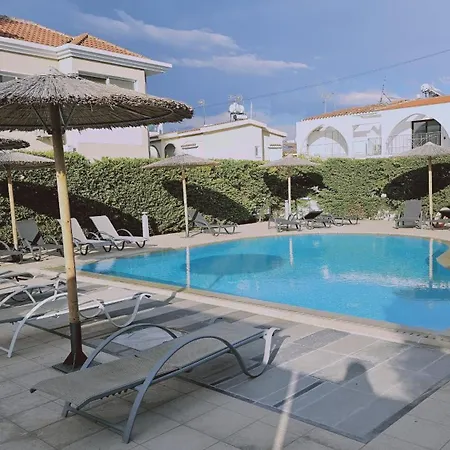 White Petals * Ларнака