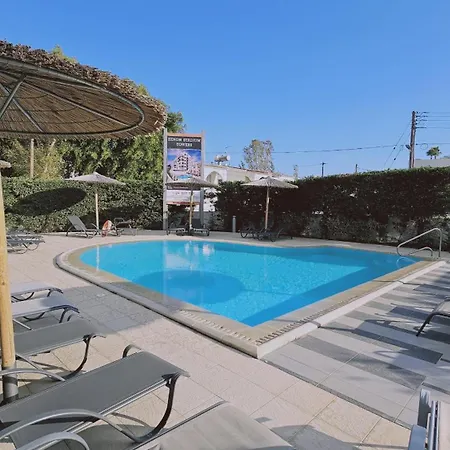 Apartment White Petals