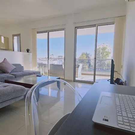 White Petals Apartment Larnaca