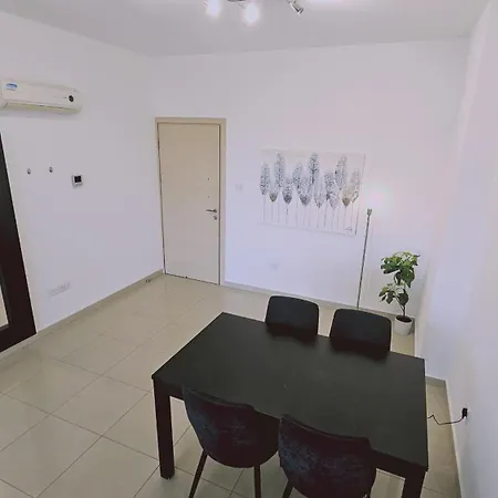 White Petals 公寓 *