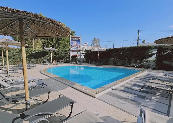 Apartment White Petals