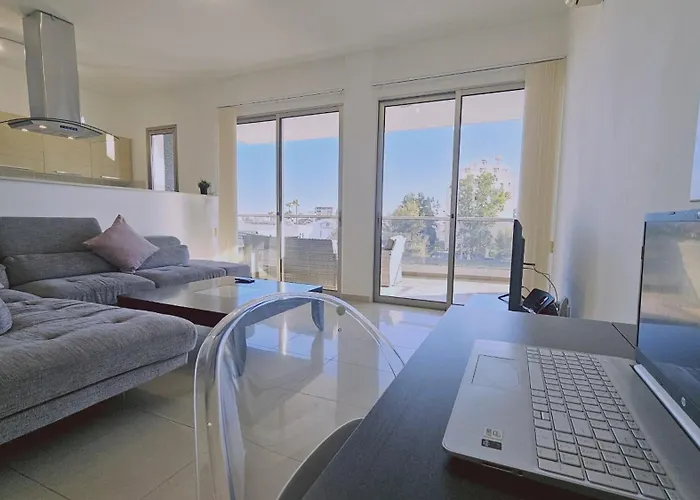 White Petals Apartment Larnaca