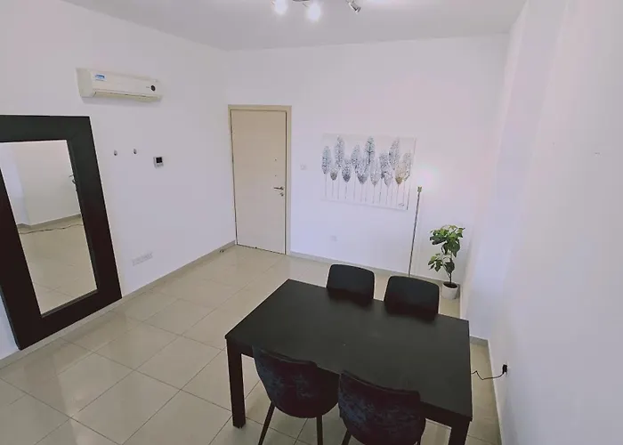 White Petals Apartment *