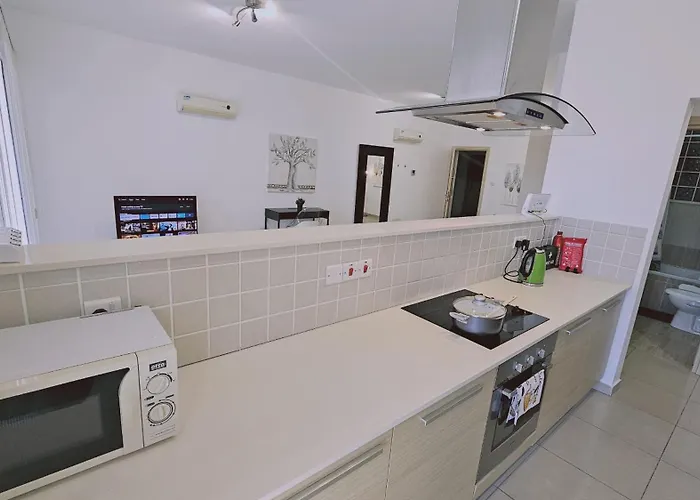 White Petals Apartment Larnaca