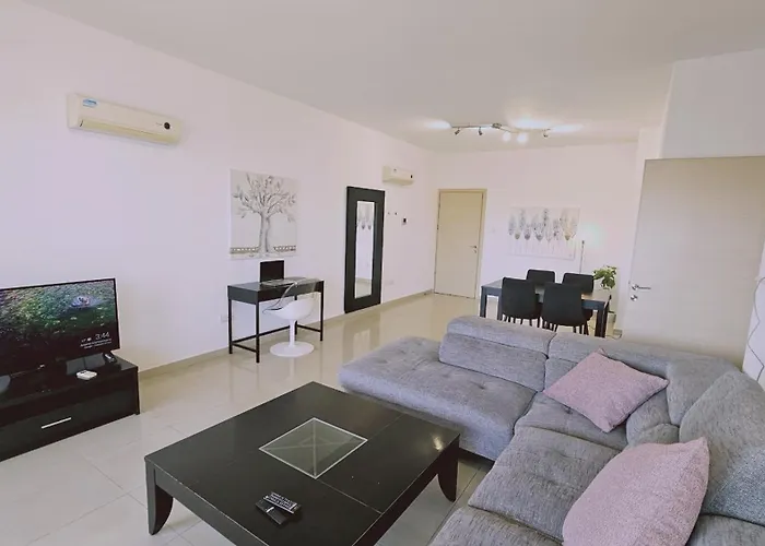 Apartment White Petals Larnaca