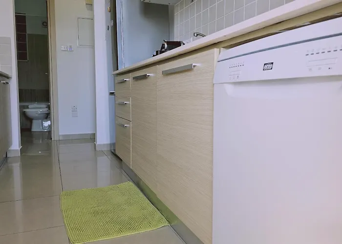 White Petals Apartment *