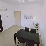 White Petals Apartment *