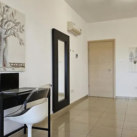 White Petals * Ларнака