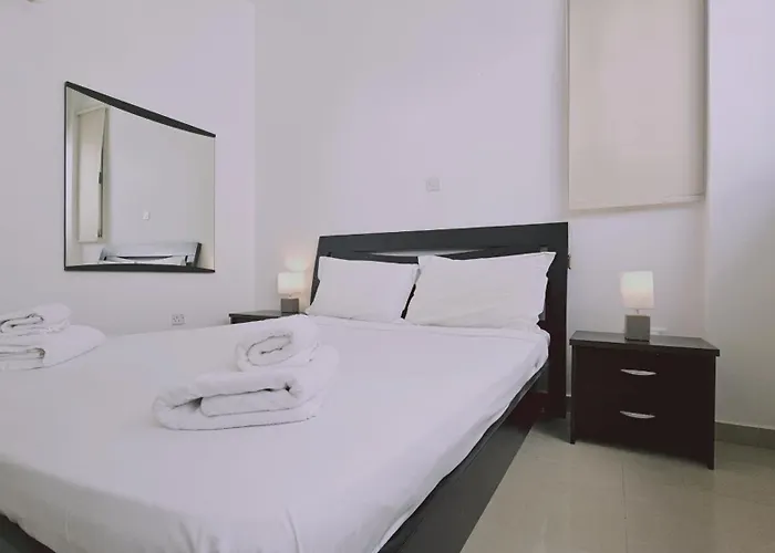 White Petals * Ларнака