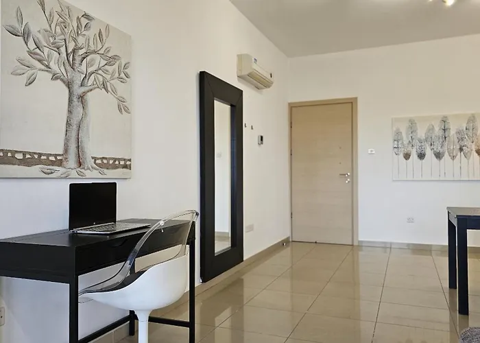 White Petals * Ларнака